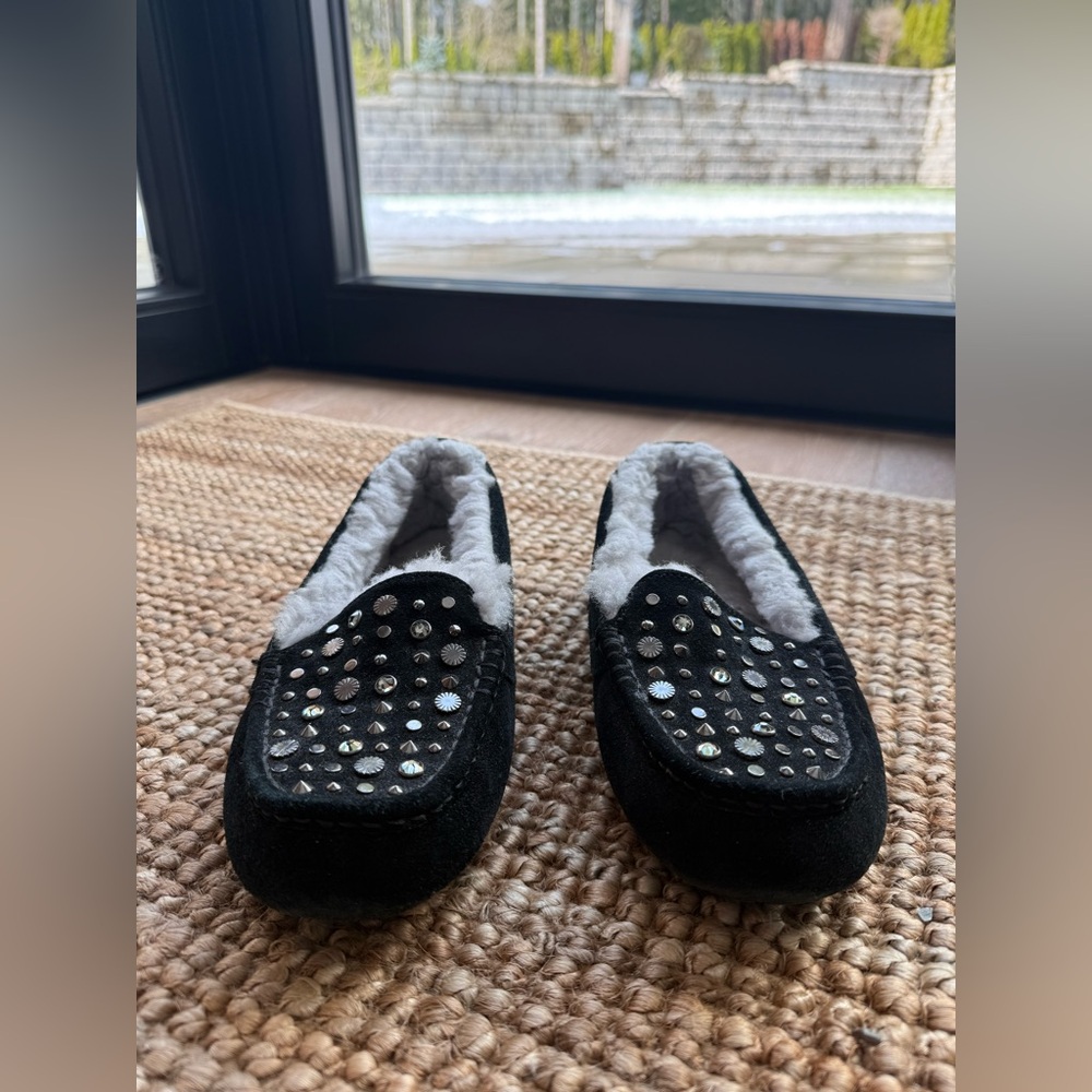 UGG Women’s Black Suede Loafer Slipper